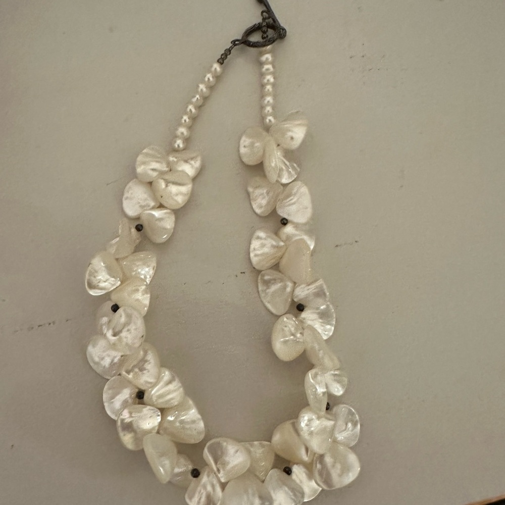 Elegant White Pearl choker Necklace
